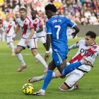 Vinicius lo intentó sin éxito en un Madrid muy gris.