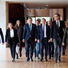 El consejero de Economía y Hacienda, Carlos Fernández Carriedo a su llegada para comparecer este martes en la comisión.