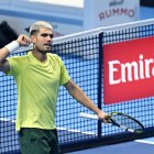 El tenista español Carlos Alcaraz celebra un punto durante el segundo partido de las Finlaes ATP que le ha enfrentado al estadounidense Taylor Fritz en Turín, Italia. EFE/EPA/ALESSANDRO DI MARCO.