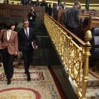 La ministra de Ciencia, Innovación y Universidades, Diana Morant, y el presidente del Gobierno, Pedro Sánchez, a su llegada a una sesión de control al Gobierno, en el Congreso de los Diputados, a 12 de noviembre de 2025, en Madrid (España). 