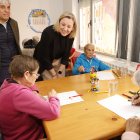 Visita de Isabel Blanco enel Centro de Día de la Asociación de Alzheimer de La Bañeza.