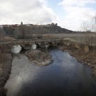 Vista del rio Cea a su paso por la localidad de Valderas.
