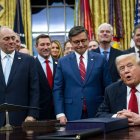 Trump, tras firmar el fin al cierre más largo de EE UU.