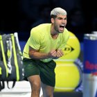 Carlos Alcaraz celebra su triunfo frente a Musetti en las Finales ATP.