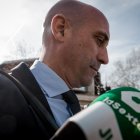 Archivo - El expresidente de la Real Federación Española de Fútbol (RFEF) Luis Rubiales sale de una nueva jornada del juicio contra Rubiales, en la Audiencia Nacional de San Fernando de Henares, a 13 de febrero de 2025, en San Fernando de Henares, Madrid.