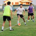 El equipo de Mansilla afronta su segundo derbi consecutivo en su feudo.