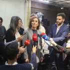 Mónica García atiende a la prensa tras un acto político, ayer.