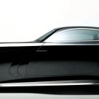 Mercedes-Benz Vision Iconic: Das skulpturale Exterieur in tiefschwarzer Hochglanzlackierung. 

Mercedes-Benz Vision Iconic: The sculptural exterior in deep black high-gloss finish.