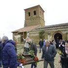 Los vecinos portaron al santo durante la procesión.