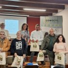 Foto de familia de los participantes junto a la alcaldesa.