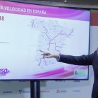 Óscar Puente explica los planes de alta velocidad para España, ayer.