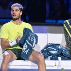 Carlos Alcaraz en un momento de descanso durante su partido frente a Sinner el pasado domingo.