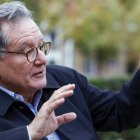 El fiscal Carlos Castresana durante la entrevista concedida a la Agencia EFE con motivo de la publicación de su libro "Bajo las togas.
