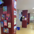 Niños de Villaquilambre 'decoran' el Hospital de Día Oncohematológico de León.