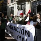Una caravana de protesta por el estado de la N-630 atasca el centro de León.