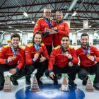 De Paz, primero por la izquierda agachado, con el bronce del pasado Europeo que busca mejorar.