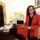 La concejala Lidia Coca en su despacho en el Ayuntamiento de Ponferrada.