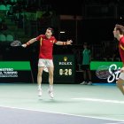 Los españoles Pedro Martinez y Marcel Granollers en las semifinales de la Copa Davis ante Kevin Krawietz y Tim Puetz en el Fiere Exhibition Centre en Bolonia, Italia. EFE/EPA/ELISABETTA BARACCHI.