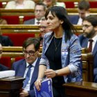 La líder de Aliança Catalana, Silvia Orriols, luciendo una chapa con la bandera de Israel.