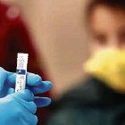 El test logra resultados en un cuarto de hora. Arriba, el catedrático VIcente Martín y abajo la investigadora Alba Delgado, ambos de la ULE.
