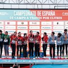Aláiz, a la izquierda en el podio masculino y Blanca, segunda por la derecha en el femenino.