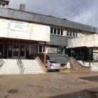 Acceso principal al centro de salud de Cistierna.