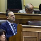 José Luis Ábalos en su escaño del Congreso.