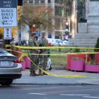 Miembros de la Guardia Nacional de Estados Unidos custodian este miércoles, cerca de la Casa Blanca en Washington (Estados Unidos).
