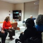 Un grupo de personas participa en la jornada de puertas abiertas celebrada este jueves en la sede de Apatca.