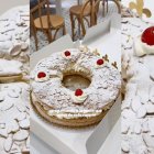 Roscón de hojaldre de mantequilla típico leonés de Nazareth Hojaldrería, elaborado con capas de hojaldre, nata casera y almendra laminada, una de las propuestas locales que inauguran la temporada navideña en León.