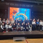 Los deportistas premiados en la Gala de La Bañeza 2025 junto a las autoridades.