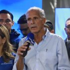 El candidato a la Presidencia de Honduras por el Partido Nacional, Nasry Asfura, habla en una rueda de prensa este domingo, en Tegucigalpa (Honduras). EFE/ STR.