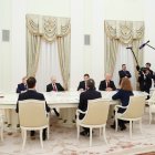 Putin ayer en el Kremilin, con los enviados especiales de Trump para negociar la paz en Ucrania.