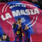 Raphinha abrió la cuenta anotadora para un Barcelona que ganó por 3-1 al Atlético.