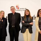 La consejera de Educación, Rocío Lucas, inaugura una jornada.