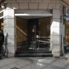 Fachada principal de la clínica dental de Alzira (València). Una niña de seis años ha fallecido tras haber sido atendida en una clínica dental privada de Alzira, mientras que otra menor, de 4 años, atendida en la misma clínica, se encuentra ingresada en el hospital Clínico de València