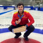 Eduardo de Paz Cureses muestra su medalla lograda en el Europeo B.