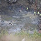 El trabajo de los buzos entre el fango fue intenso.