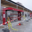 Las nuevas marquesinas del Buscyl se cobijan debajo de la pérgola bioclimática.