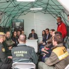 El presidente de la Generalitat, Salvador Illa, durante su visita al centro de mando contra el brote de PPA.