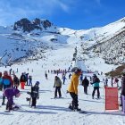Unas 2.000 personas visitan este fin de semana la estación de esquí de San Isidro en León.