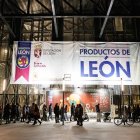 La cola para entrar ayer daba la vuelta al Palacio de Exposiciones.