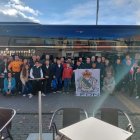 La peña viajó a Madrid para el partido en directo.