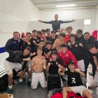 Los jugadores de la Cultural juvenil celebran su triunfo.