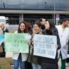 La concentración a las puertas del Hospital reivindicó el fin de las guardias de 24 horas y un Estatuto Médico propio.