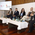 Alberto Cerrillo (Vexiza), Carlos García (Invicsa), la moderadora, Pedro Osorio (Fisura) y Augusto Cobos, director del ICECyL.  Diversas personalidades económicas y sociales acudieron al evento de Diario de León.