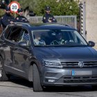 Efectivos de la Guardia Civil y de la Policía Nacional durante un registro por parte de la Guardia Civil de la sede de la aerolínea Plus Ultra, a 11 de diciembre de 2025, en Madrid (España).  