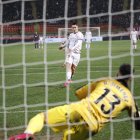 Dani Jiménez detiene el penalti a Manu Justo con 0-0 en el marcador.