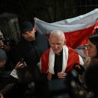 El Nobel de la Paz Bialiatski y la opositora Tikhanovskaya ayer, tras ser liberados.