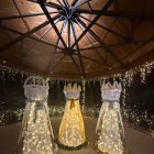 Las originales figuras ya están en el Jardín de la Sinagoga.